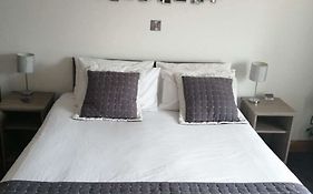 Reveller Bar Lodgings